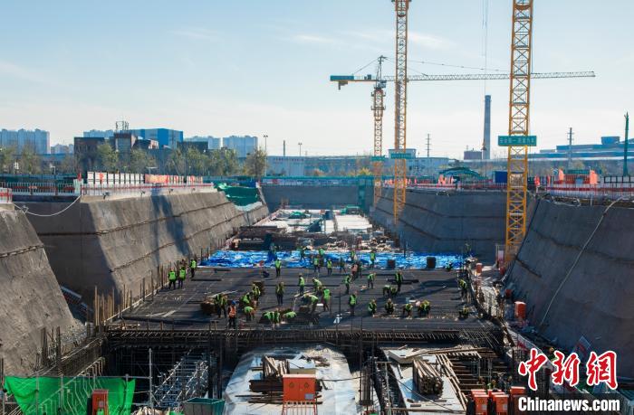 北京地鐵11號(hào)線(xiàn)西段的首鋼站施工現(xiàn)場(chǎng)。北京市重大辦供圖