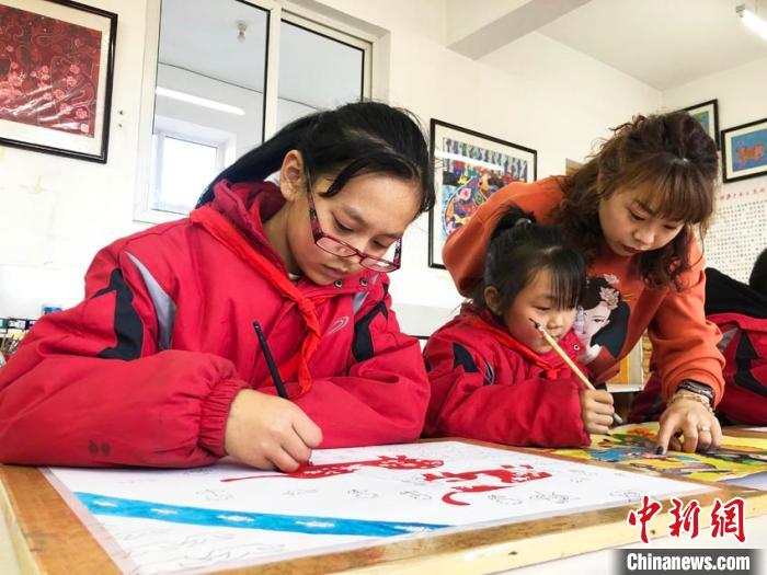 吉林女農(nóng)民畫家的筆下&ldquo;新生&rdquo;