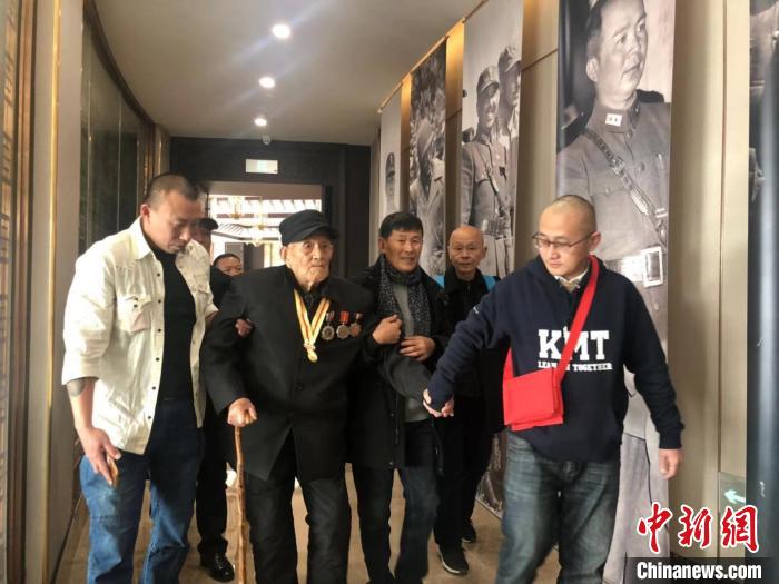 《尋找飄蕩的忠魂》展覽現(xiàn)場。　方堃 攝