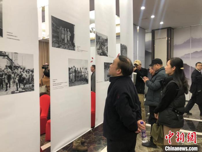 《尋找飄蕩的忠魂》展覽現(xiàn)場。　方堃 攝