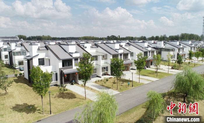 江蘇金湖：農(nóng)房改善煥新顏村民實(shí)現(xiàn)&ldquo;家門口就業(yè)&rdquo;