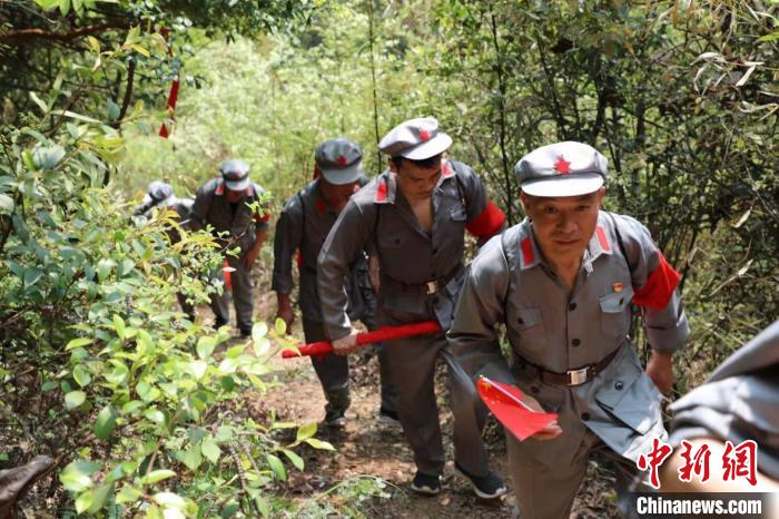 重走東安紅軍村?！?yán)潔 攝
