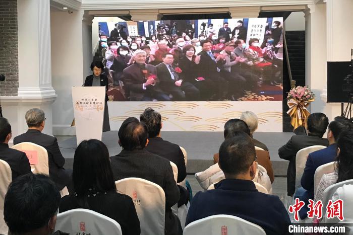 北京市文聯(lián)常務(wù)副主席陳寧在北京會場致辭。　路梅 攝