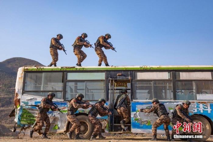 開訓(xùn)即開戰(zhàn)！直擊武警特戰(zhàn)隊(duì)員實(shí)戰(zhàn)練兵