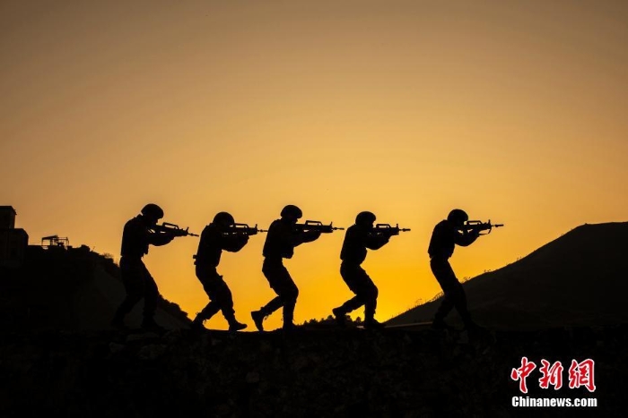 開訓(xùn)即開戰(zhàn)！直擊武警特戰(zhàn)隊(duì)員實(shí)戰(zhàn)練兵