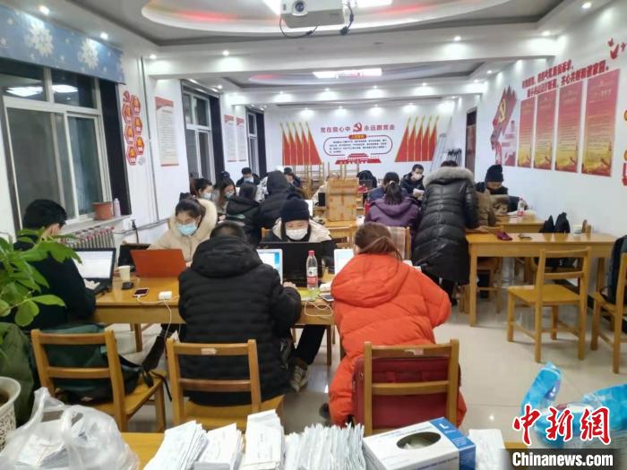 石家莊社區(qū)抗“疫”見聞：黨員、共青團(tuán)員、志愿者共筑防控墻