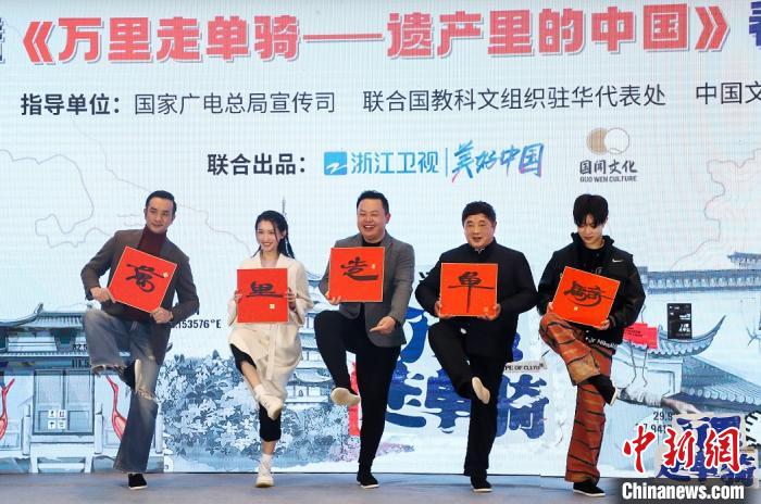 “布鞋男團(tuán)”亮相看片會。節(jié)目組供圖