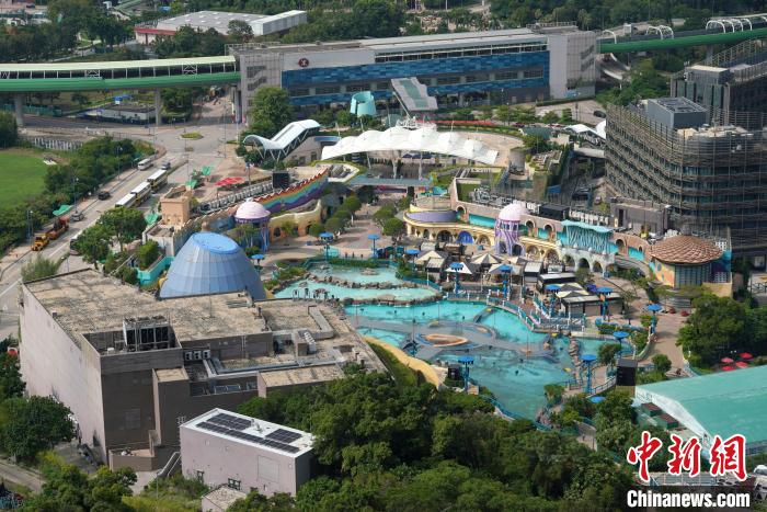 圖為海洋公園山下園區(qū)，這里將轉(zhuǎn)型為免費入場的餐飲零售消閑區(qū)?！垷?攝