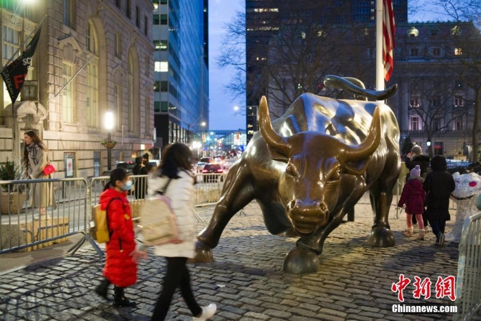 農(nóng)歷牛年春節(jié)紐約華爾街銅牛人氣旺