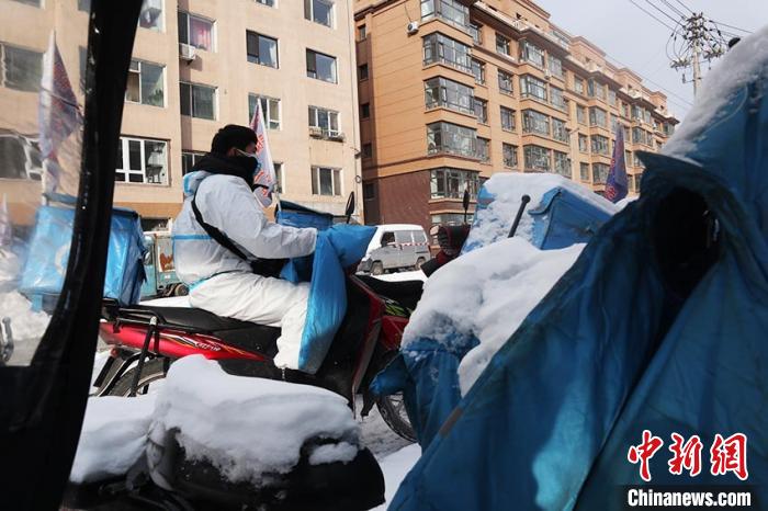 在通化穿街過巷的騎手們：以另一種形式抗擊疫情