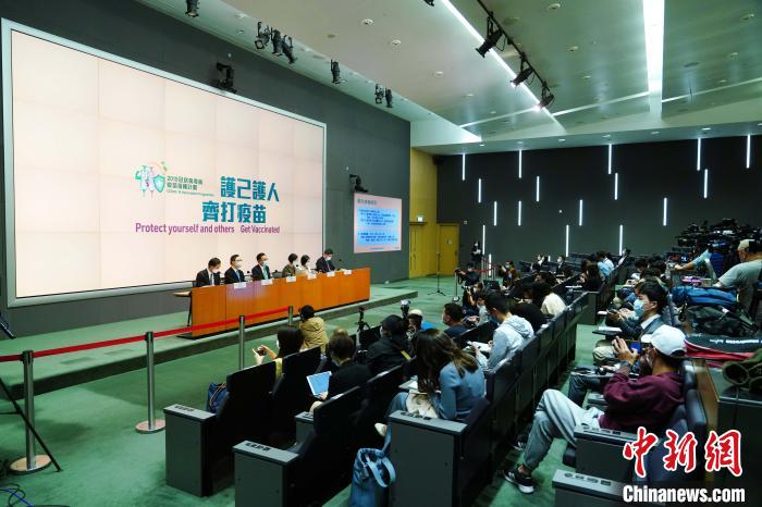 香港公務(wù)員事務(wù)局局長聶德權(quán)等就疫苗接種計劃會見傳媒?！?lt;a target='_blank' href='http://www.chinanews.com/'>中新社</a>記者 張煒 攝