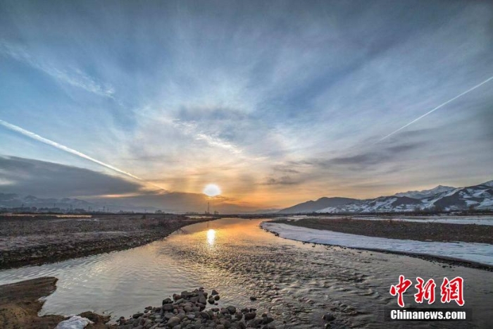 罕見！青海門源天空出現(xiàn)“幻日”奇觀