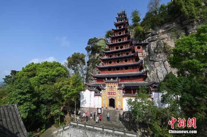 長江“盆景”石寶寨景色秀美