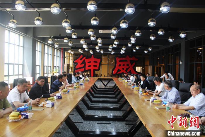 圖為在廣東紳威游艇有限公司召開座談會?！×珠派?攝