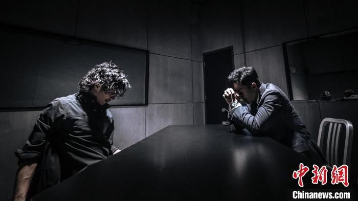 《流光·飛影》2021香港電影主題攝影展展出作品之一?！≡?攝