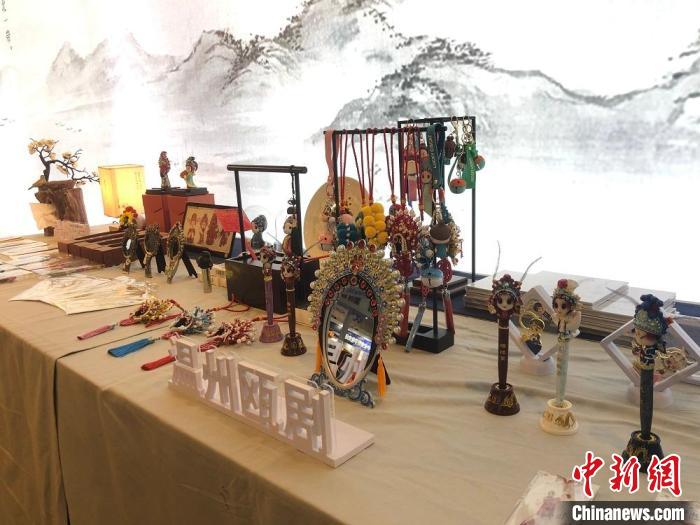 溫州甌劇衍生文創(chuàng)產(chǎn)品?！∨饲呶?攝