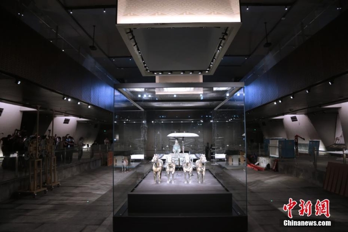 秦陵銅車馬啟運(yùn)“搬家”