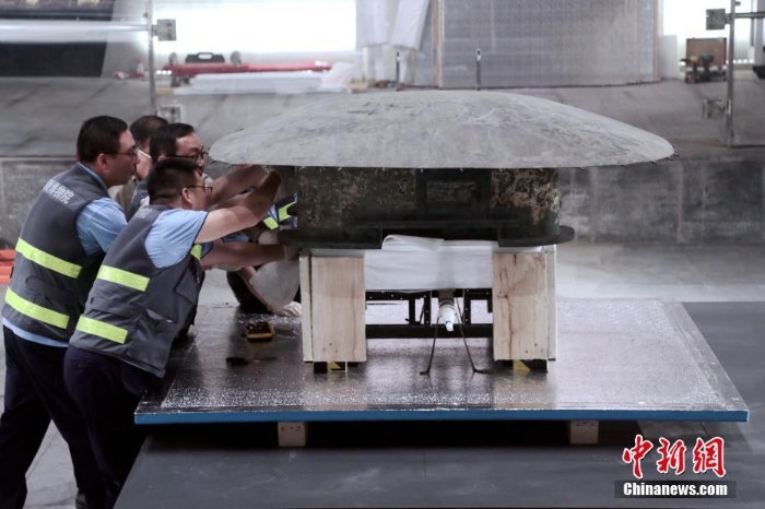 秦陵銅車馬啟運(yùn)“搬家”