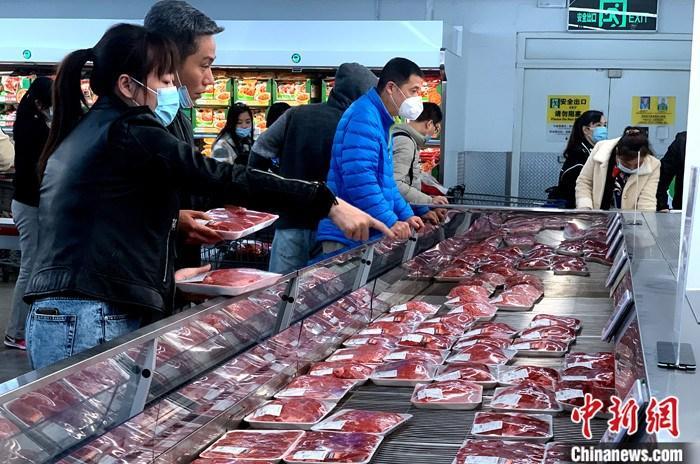 資料圖：福州市民在超市購買豬肉。 <a target='_blank' href='http://www.chinanews.com/'>中新社</a>記者 王東明 攝