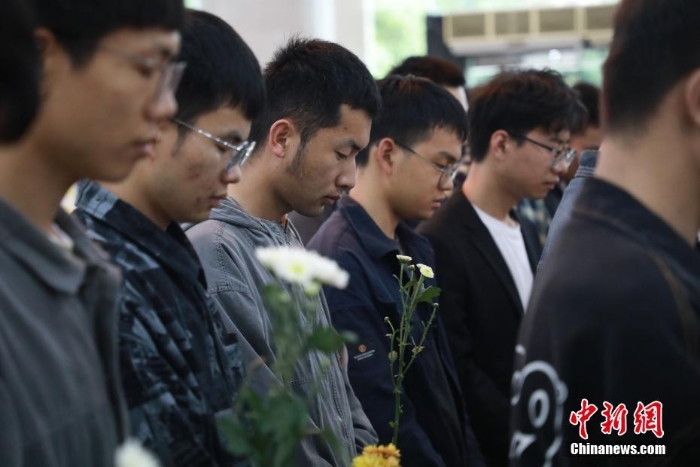 湖南農(nóng)大學子悼念袁隆平院士