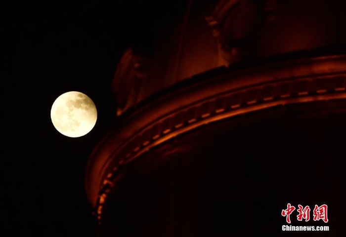 天涯共此時(shí) “超級(jí)月亮”現(xiàn)身全球多地夜空