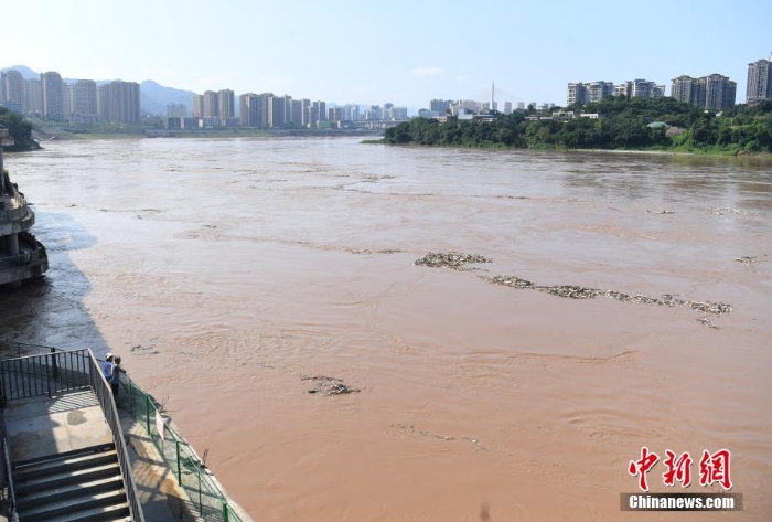 嘉陵江水位持續(xù)上漲 磁器口沿江商戶有序轉(zhuǎn)移