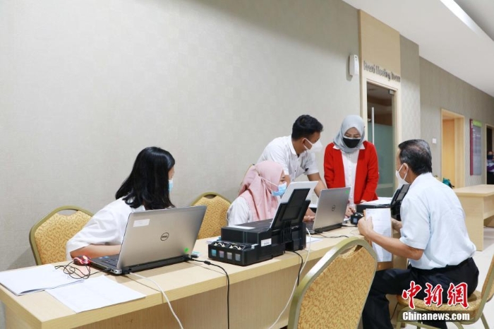 在印尼臺(tái)胞接種中國(guó)大陸新冠疫苗