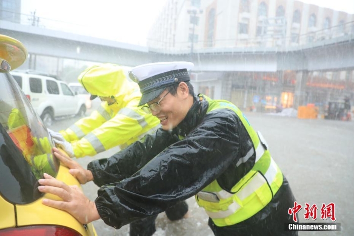 【圖刊】有你們，“河南一定中”