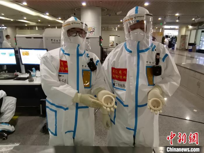 成都海關(guān)查獲的象牙制品。　成都海關(guān)供圖