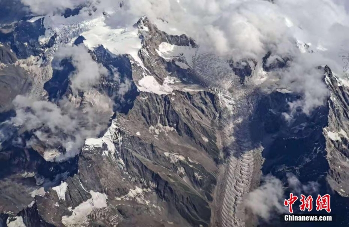 從空中“天路”俯瞰 體驗壯美西藏