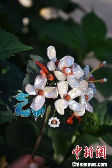 千山景逸設計的繡球花簪子 本人供圖