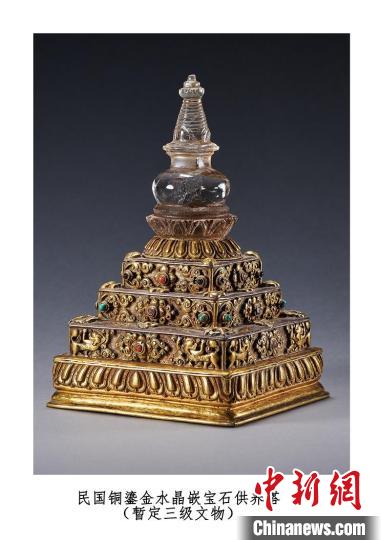民國(guó)銅鎏金水晶嵌寶石供養(yǎng)塔，暫定三級(jí)文物 國(guó)家文物局供圖，攝影羅征