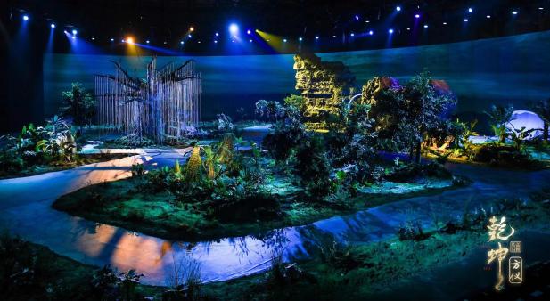 圖展山河盛景，服飾乾坤方儀――熊英|乾坤？方儀2022SS中國國際時裝周開幕大秀震撼上演