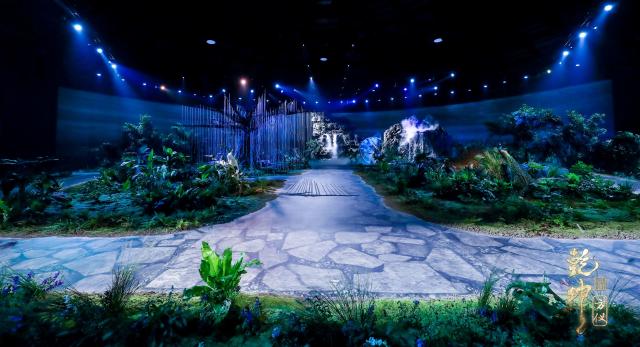 圖展山河盛景，服飾乾坤方儀――熊英|乾坤？方儀2022SS中國國際時裝周開幕大秀震撼上演