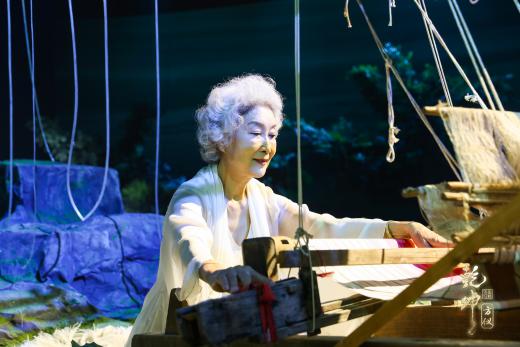 圖展山河盛景，服飾乾坤方儀――熊英|乾坤？方儀2022SS中國國際時裝周開幕大秀震撼上演