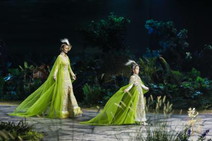 圖展山河盛景，服飾乾坤方儀――熊英|乾坤？方儀2022SS中國國際時裝周開幕大秀震撼上演