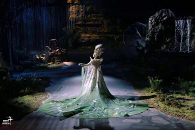 圖展山河盛景，服飾乾坤方儀――熊英|乾坤？方儀2022SS中國國際時裝周開幕大秀震撼上演