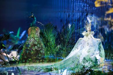 圖展山河盛景，服飾乾坤方儀――熊英|乾坤？方儀2022SS中國國際時裝周開幕大秀震撼上演