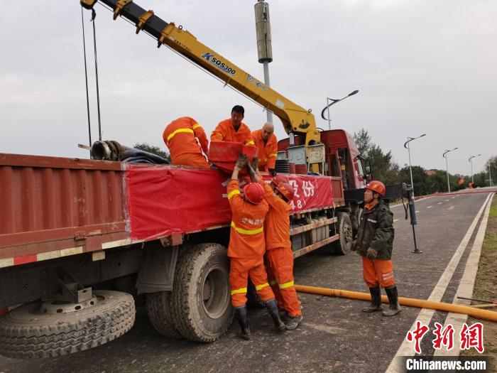 山西運(yùn)城救援見(jiàn)聞：農(nóng)貿(mào)市場(chǎng)局部水深超3米
