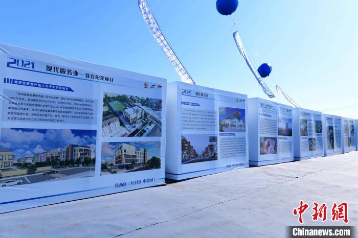 項(xiàng)目墻?！≮w桂華 攝