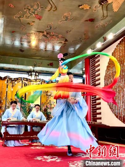 揚(yáng)州杖頭木偶表演?！堨蠚g 攝