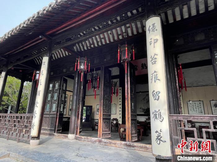 瘦西湖內(nèi)的樓閣?！堨蠚g 攝