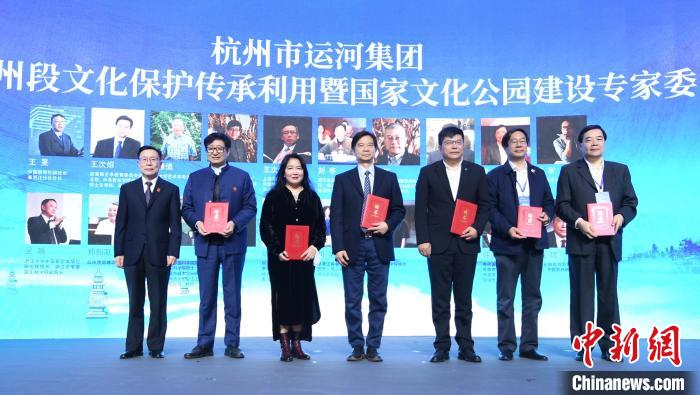 聘任現(xiàn)場(chǎng)?！⊥鮿?攝