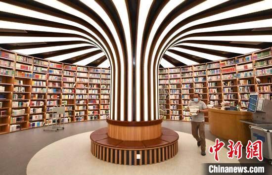 “藏”在煙囪里的運(yùn)河書房。　王剛 攝