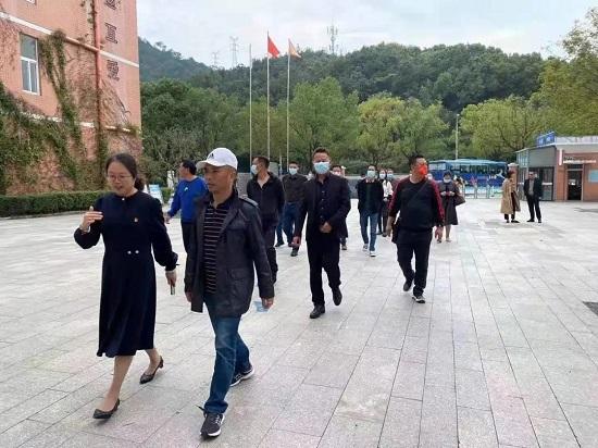 浙川交流，共同發(fā)展——美姑縣教育團(tuán)隊(duì)來北侖區(qū)蔚斗小學(xué)參觀交流