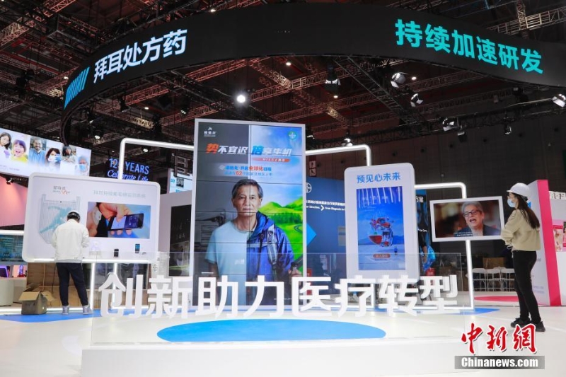 進(jìn)博會開幕在即 工作人員加緊布展