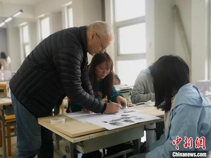 弗拉基米爾·加寧在課堂教學(xué)。　劉曼 攝