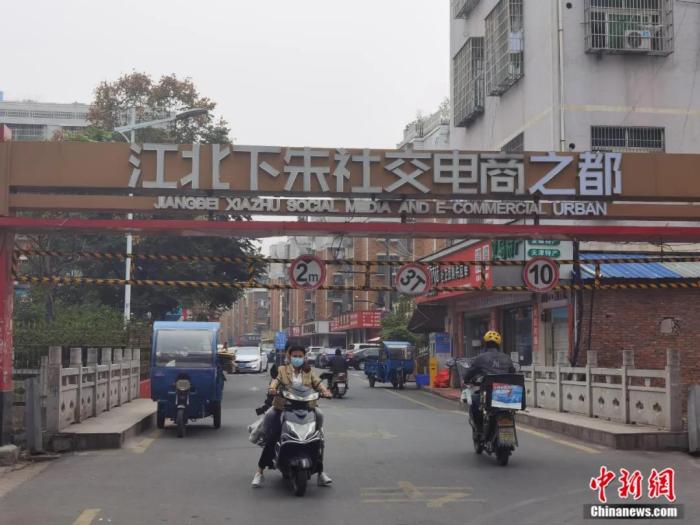 江北下朱村入口。周孫榆 攝