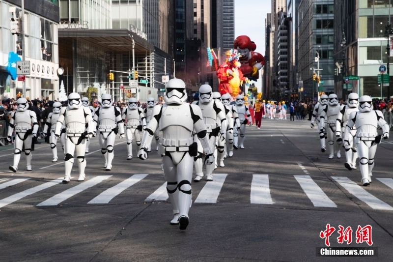 美國(guó)紐約舉行感恩節(jié)大游行