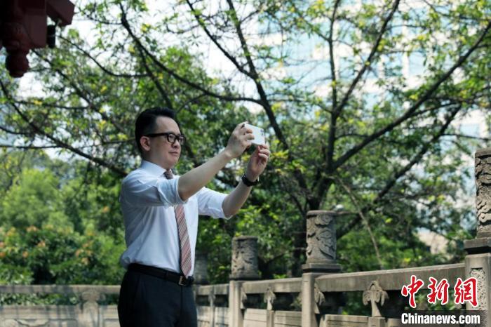 蔡明威用鏡頭記錄成都的美景?！⊥趵?攝